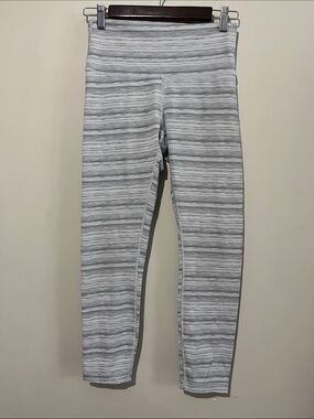 Lululemon High Times Pant *Luxtreme
Cyber Stripe White Silver Fox size 8